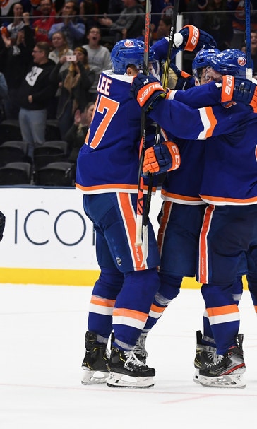 Isles rally past Blues in OT; Bruins' Pastrnak scores 4